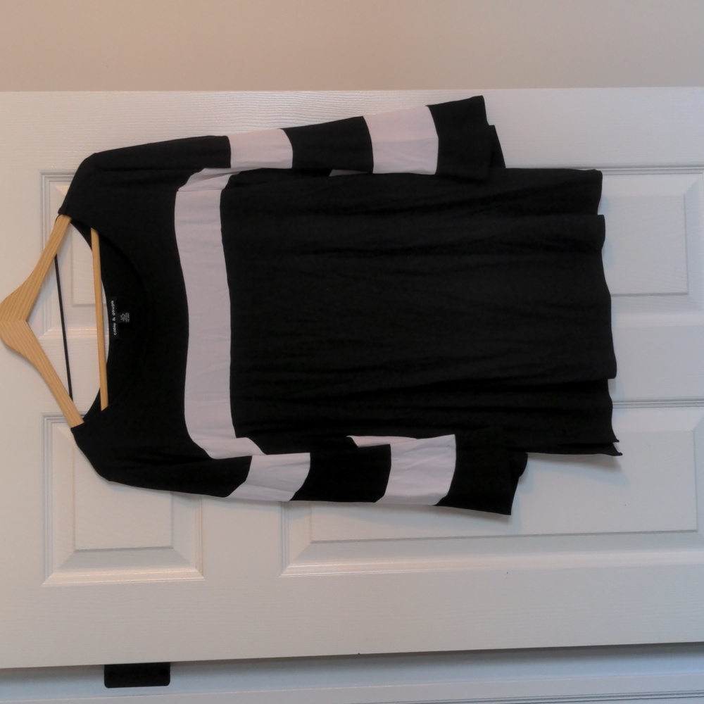 Cable & Gauge black and white long sleeved shirt